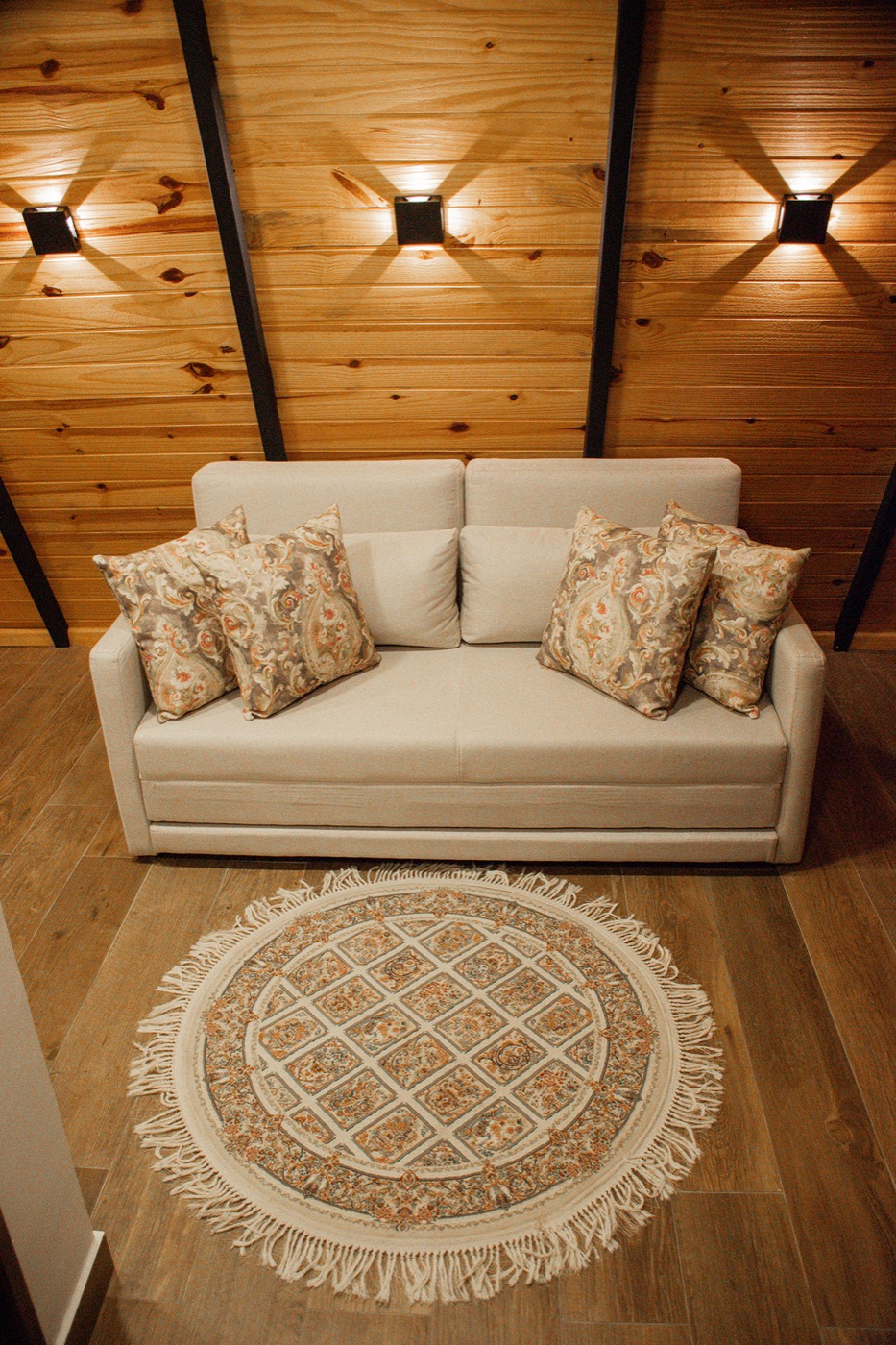 Sala com sofá e tapete